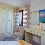 Elea Апартхотел 4*